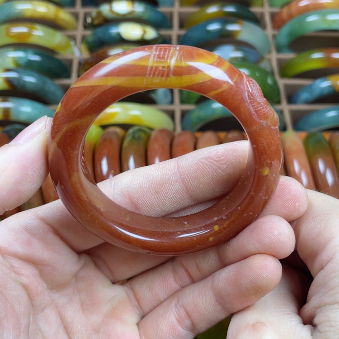 蛇纹石玉未镶嵌手镯