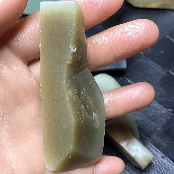 和田玉毛料未镶嵌