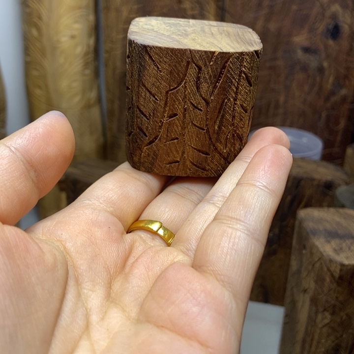 又***欠木老山檀香木料木料