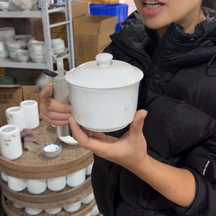 瓷片高白泥炖盅两个微瑕包邮.自己洗