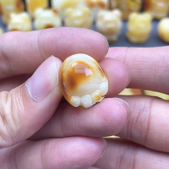 琥珀裸石未镶嵌蜜蜡