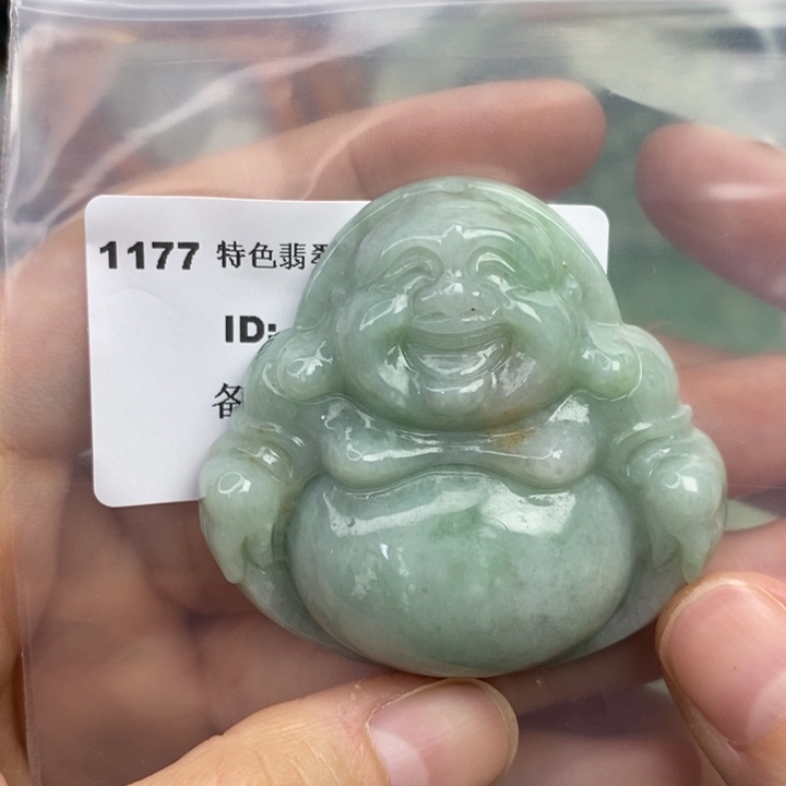 颈饰未镶嵌翡翠?*笑