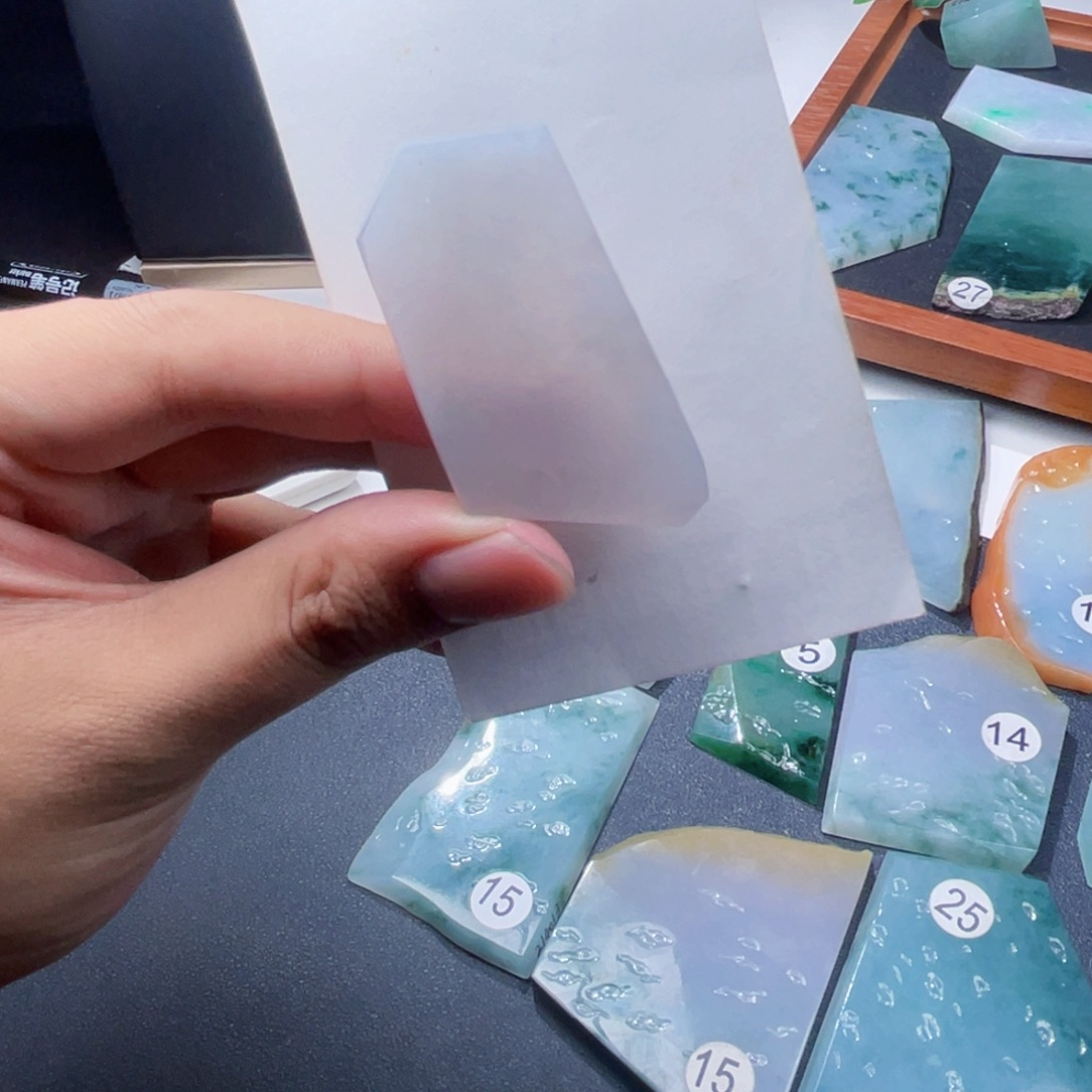 定制翡翠未镶嵌挂件料