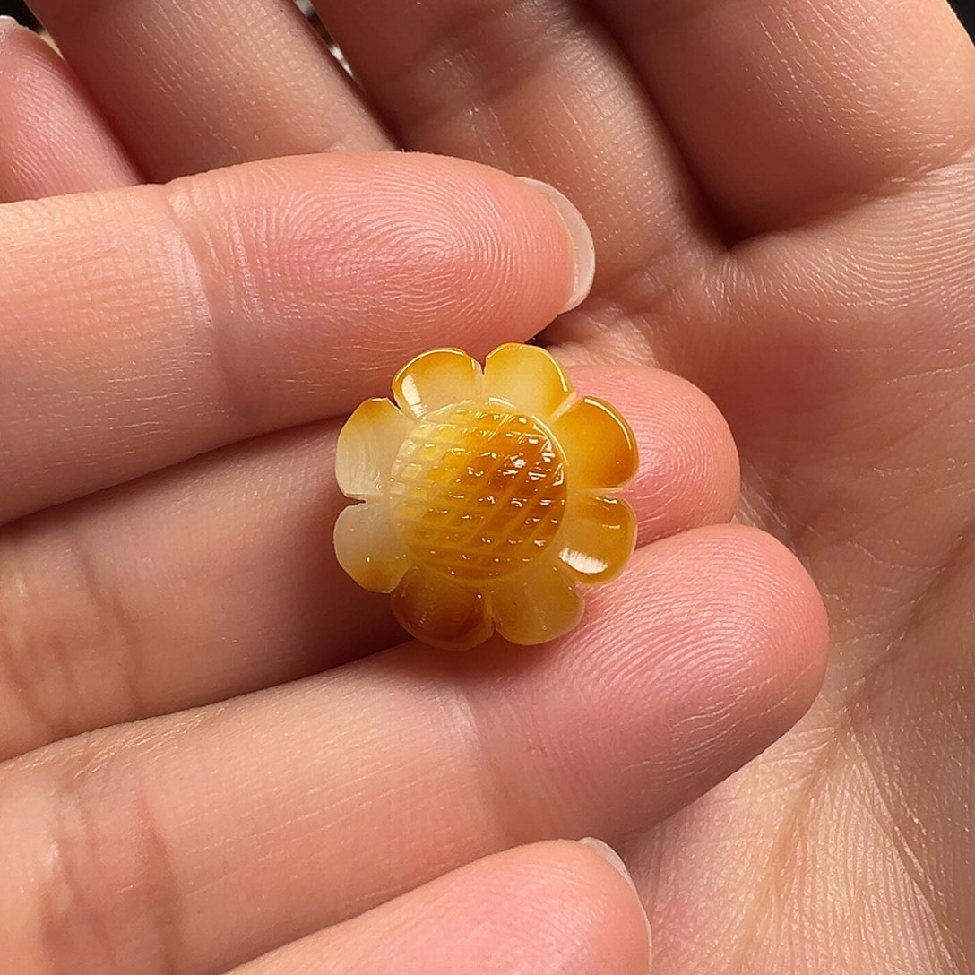 蜜蜡颈饰未镶嵌太阳花