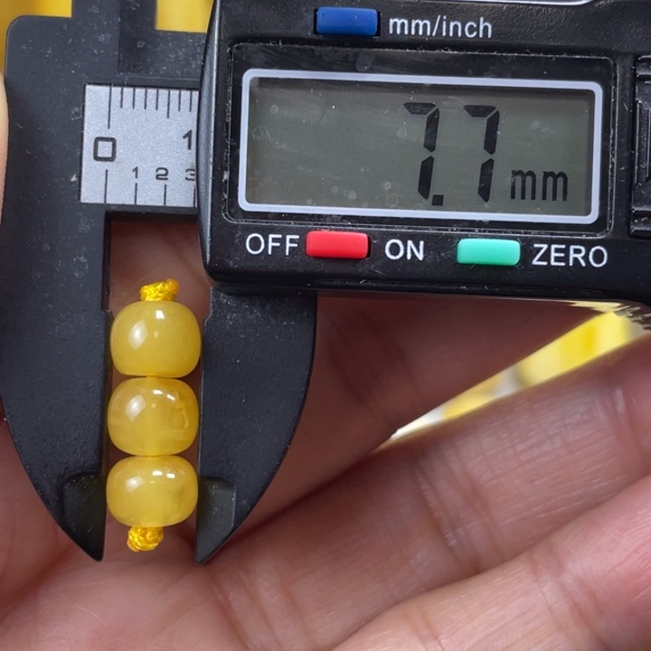 蜜蜡未镶嵌裸石4杂