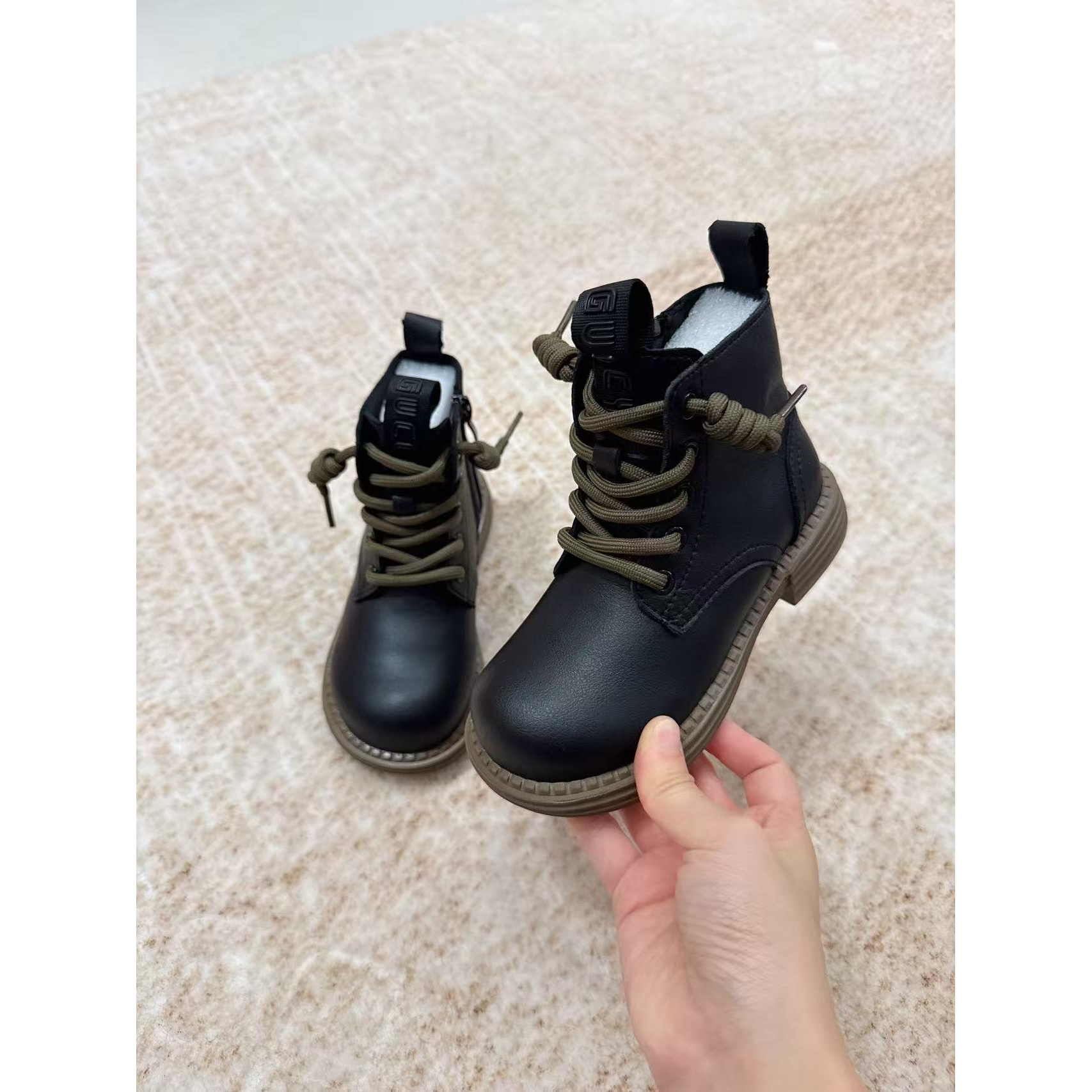 719/102儿童时尚百搭双色真皮短靴