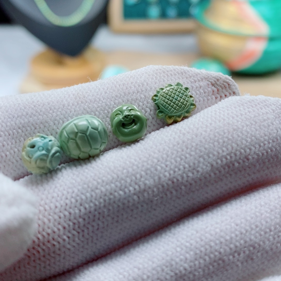 绿松石未镶嵌颈饰