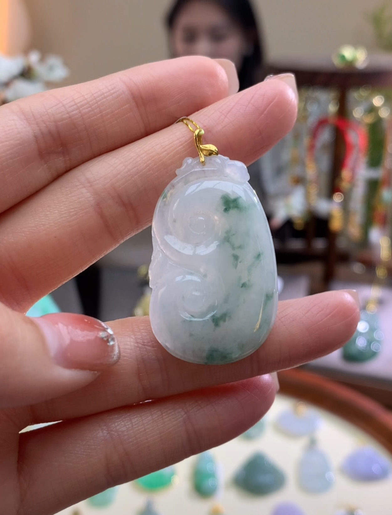 天然A货翡翠吊坠