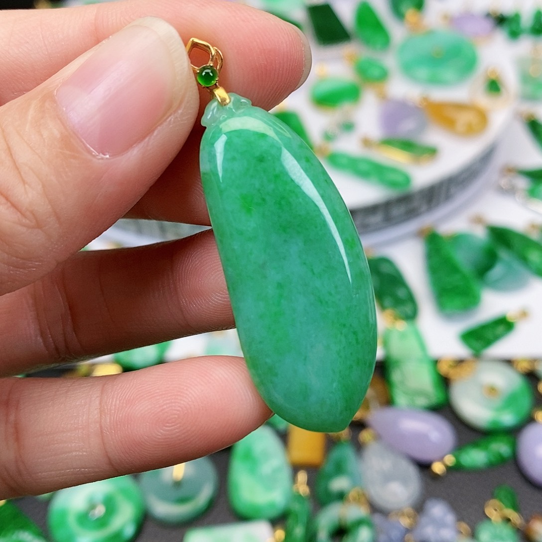 翡翠吊坠(不含链)18K金镶嵌