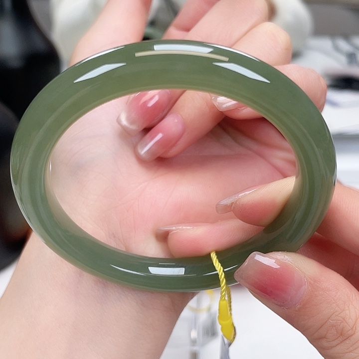 和田玉手镯60未镶嵌