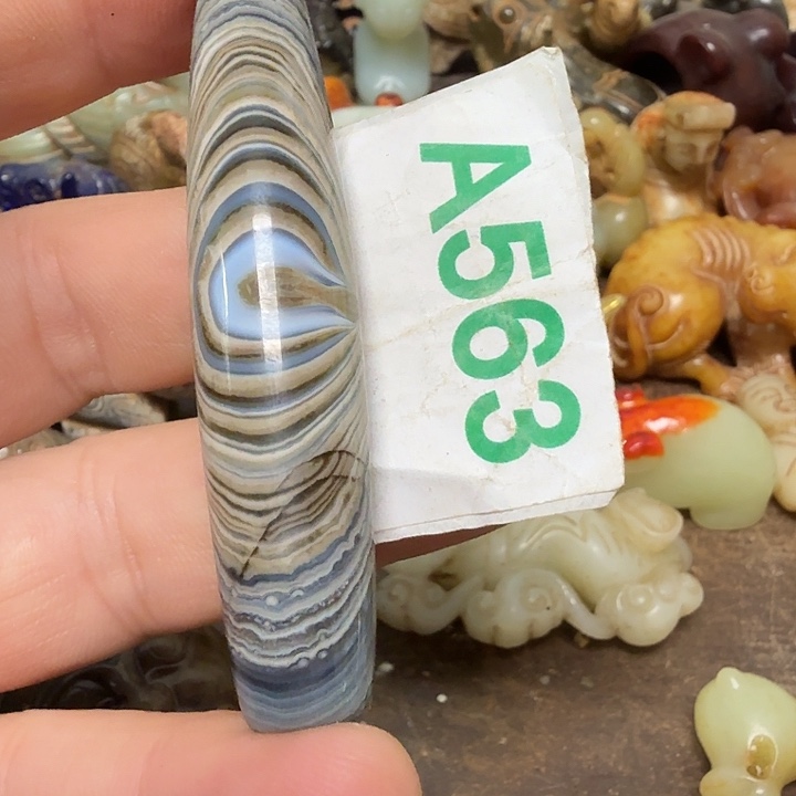 邱***慧玛瑙/玉髓未镶嵌颈饰