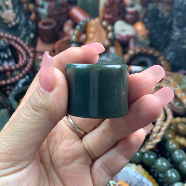 透闪石质玉未镶嵌珠宝奇石