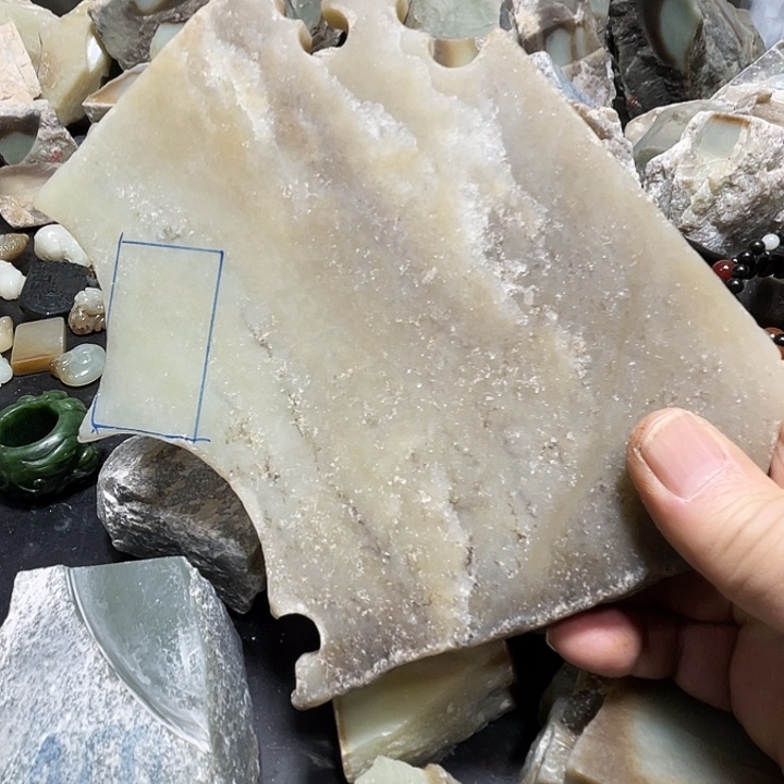 和田玉（糖玉）未镶嵌把件