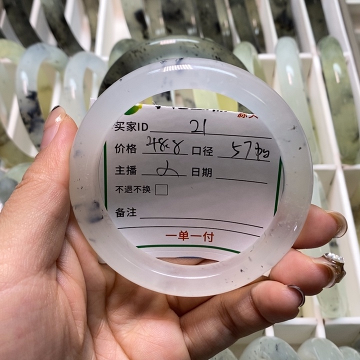 一***捺蛇纹石玉未镶嵌手镯