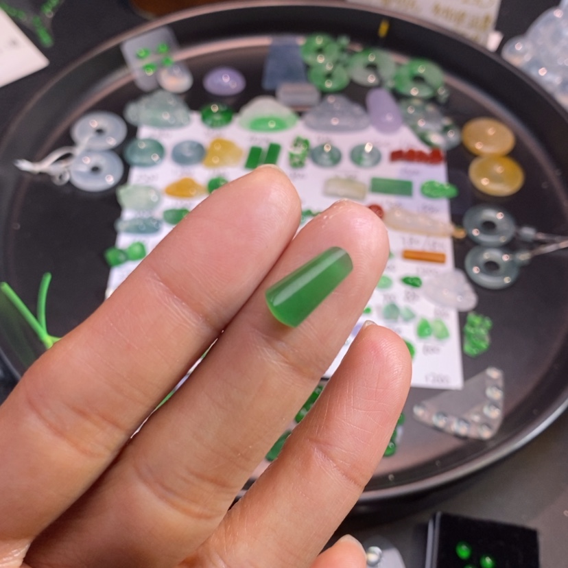 【闪购商品】翡翠挂件未镶嵌柱