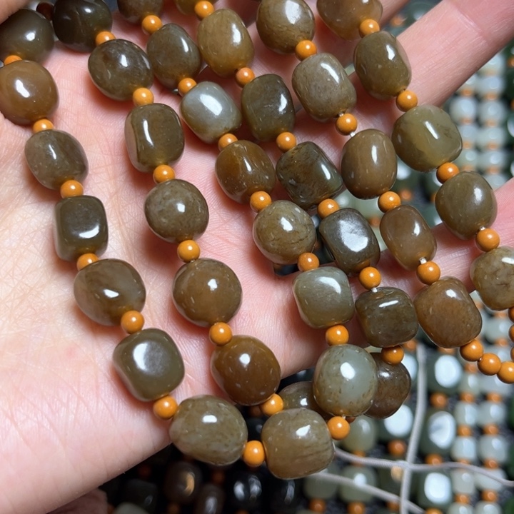 和田玉颈饰未镶嵌