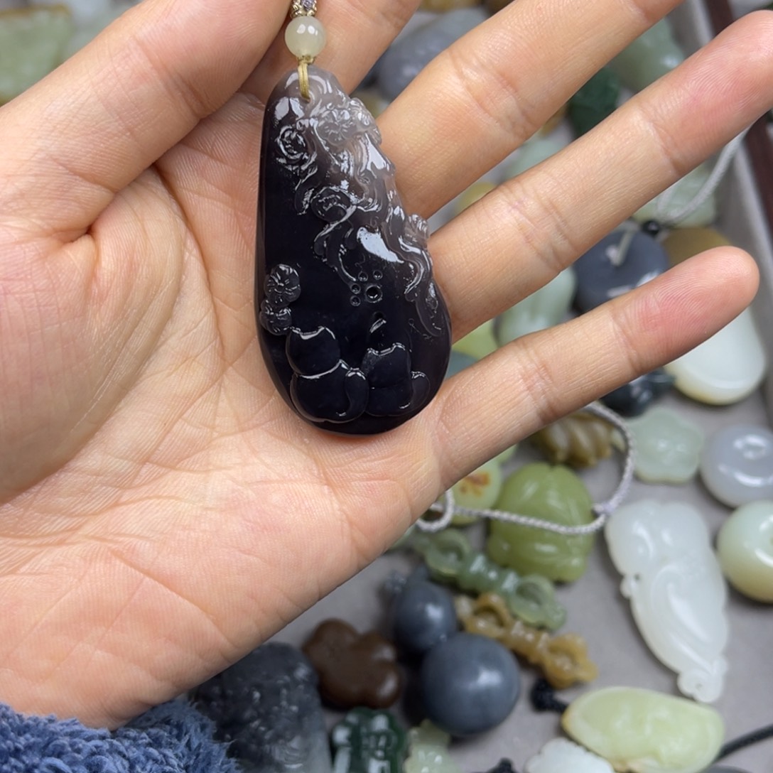 我***咪和田玉未镶嵌颈饰