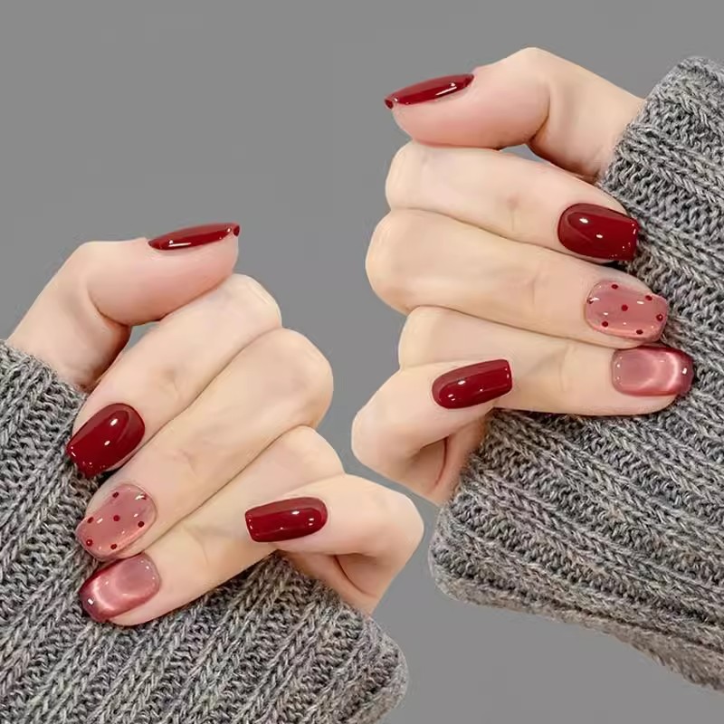 2026新年车厘子色猫眼纯手工穿戴甲短款款显白成品美甲贴片假指甲