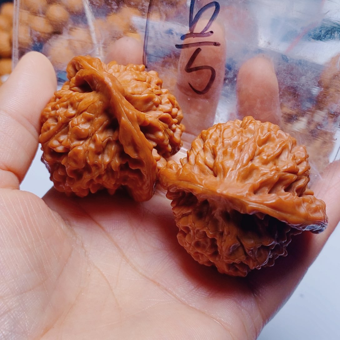 桃核吊坠王*献麒麟官帽微瑕