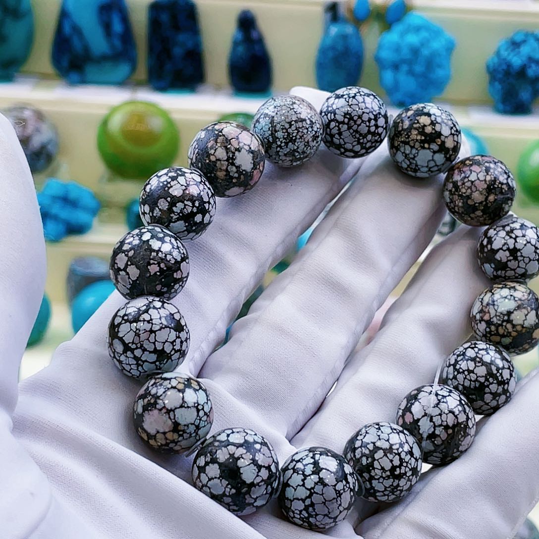 绿松石颈饰未镶嵌