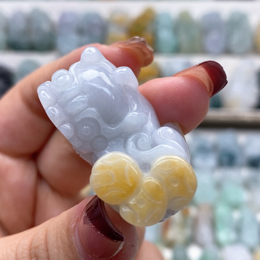 翡翠吊坠(赠链)未镶嵌