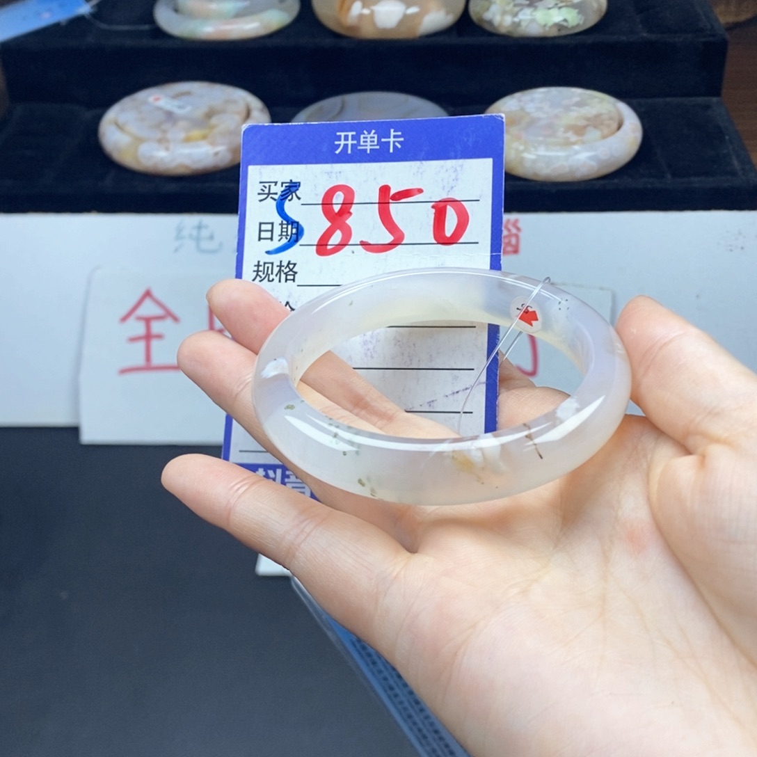 石英质玉手镯未镶嵌