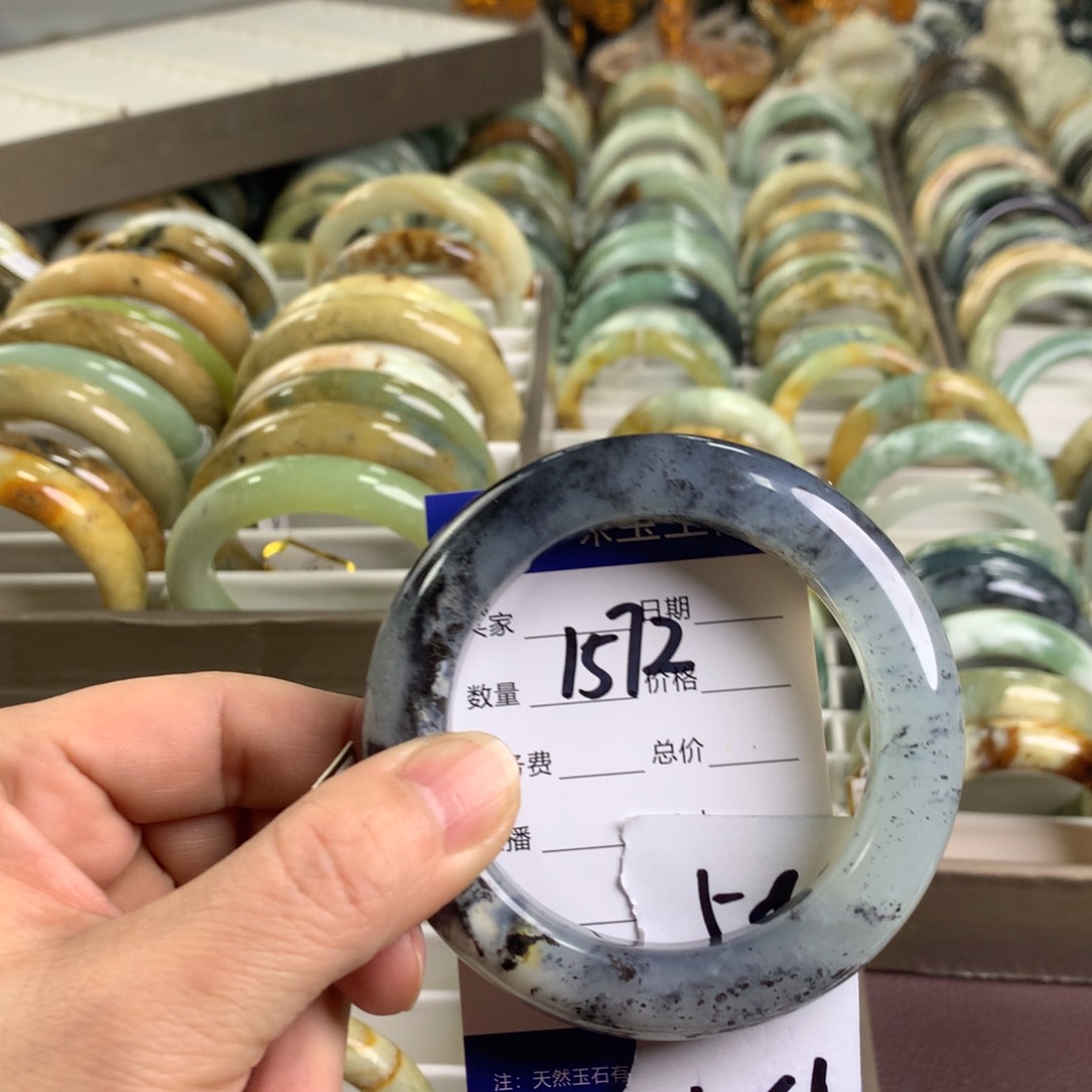 蛇纹石玉手镯未镶嵌1572