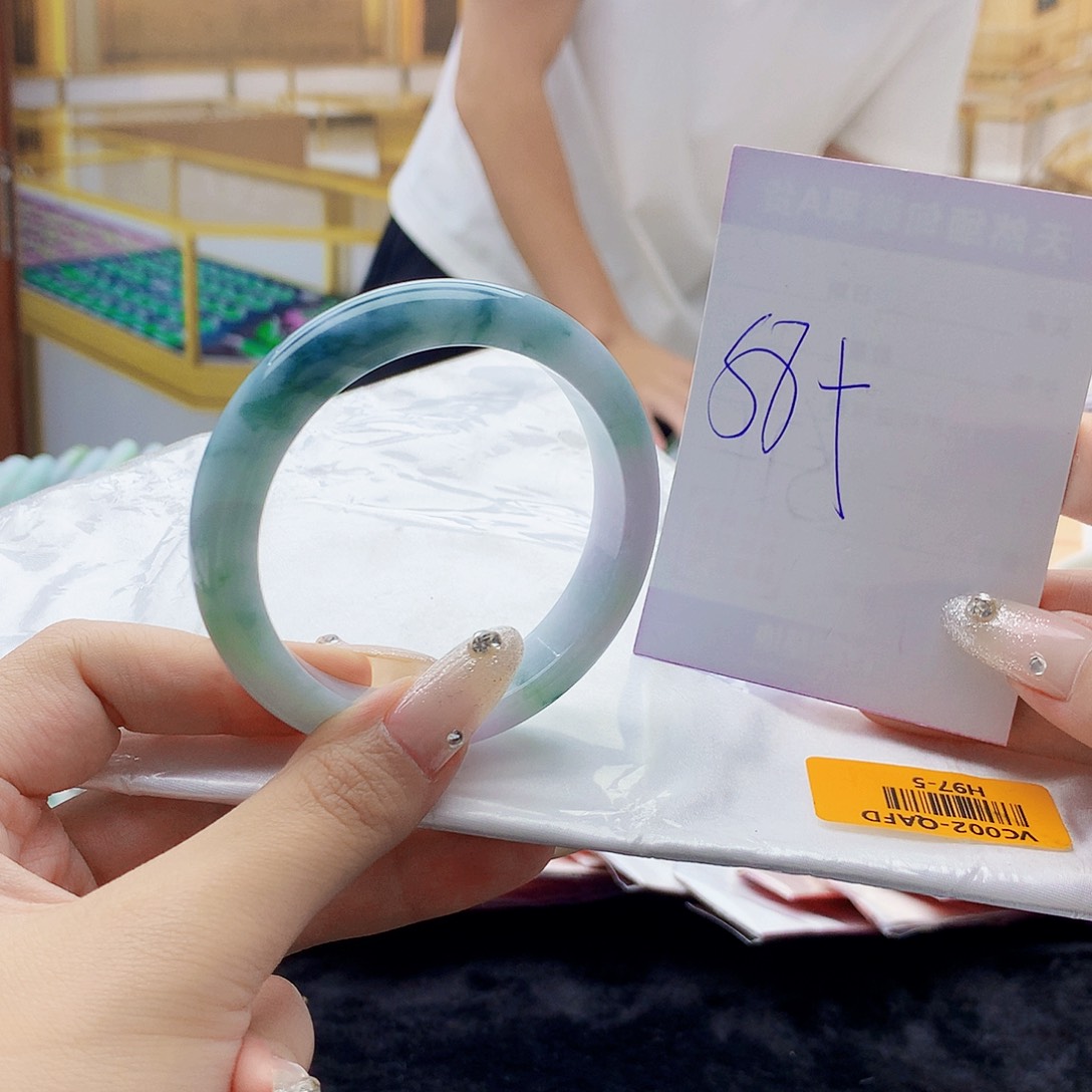 翡翠手镯未镶嵌90……