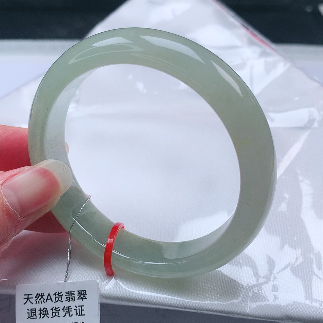 翡翠手镯未镶嵌55圈