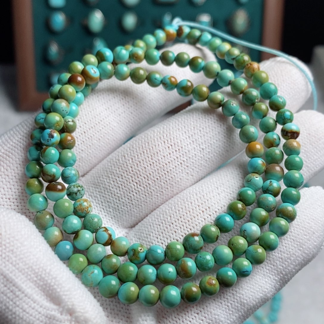 绿松石颈饰未镶嵌