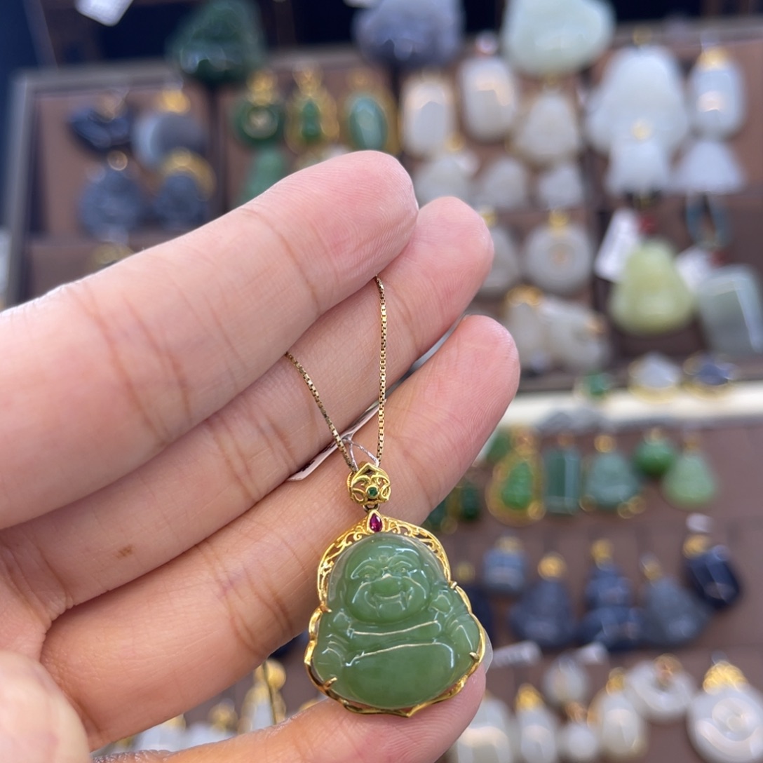 和田玉吊坠18K金镶嵌