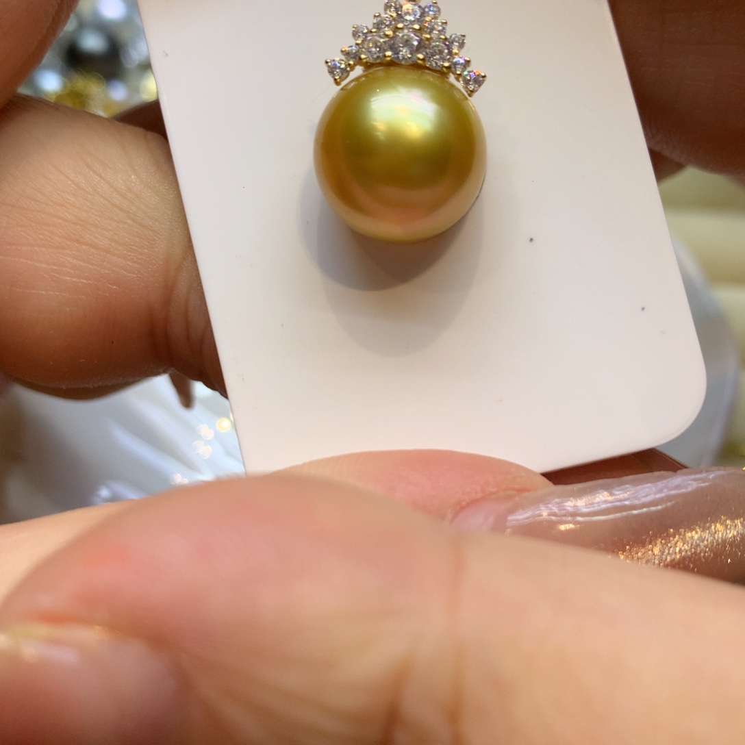 颈饰18K金镶嵌海水珍珠