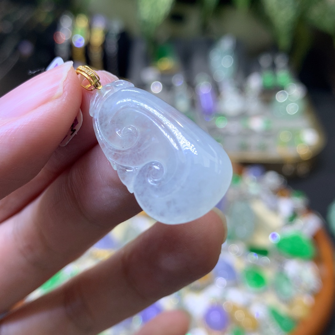 颈饰18K金镶嵌翡翠