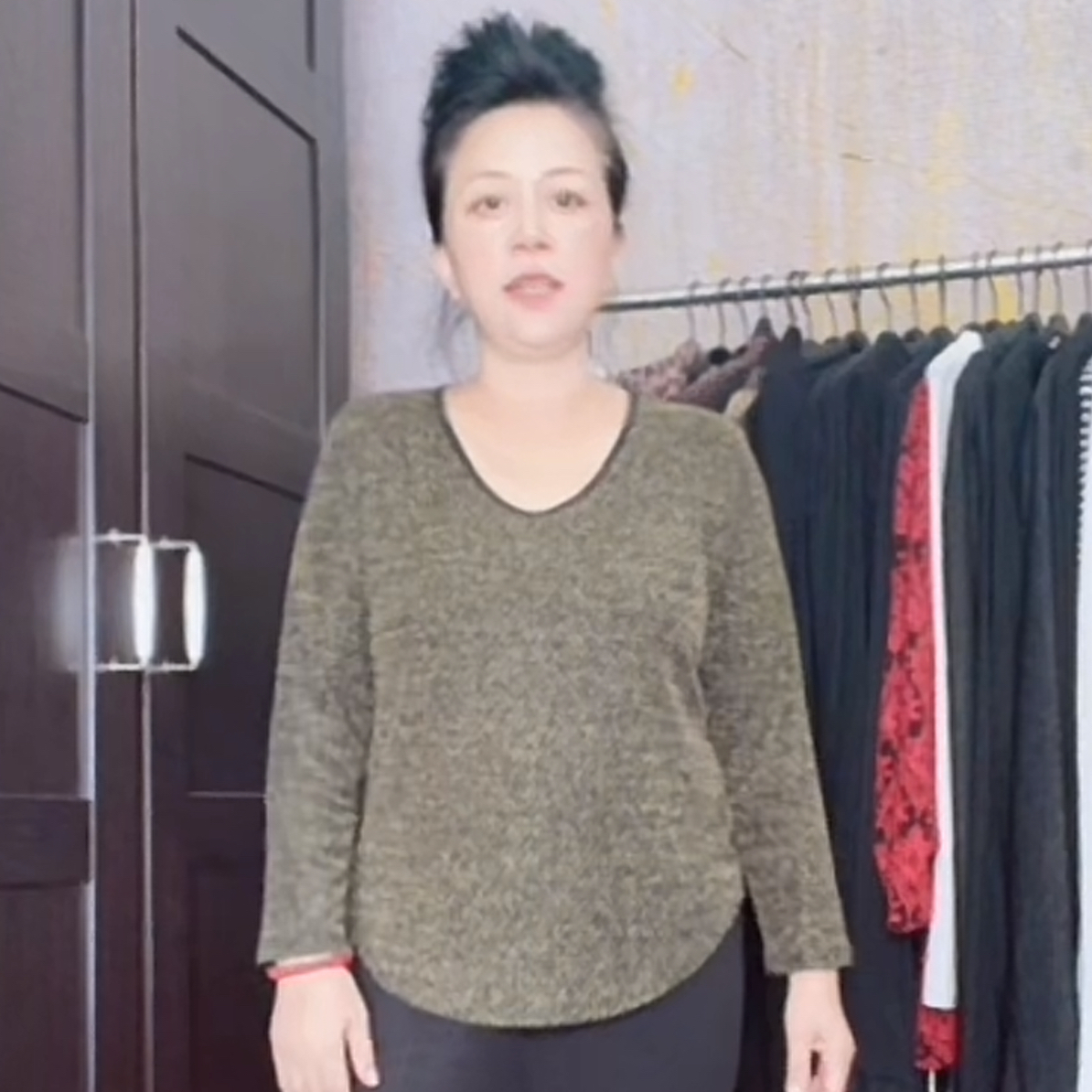 秒唐亮丝时尚大码新款弹力女士上衣6171长袖金色圈圈