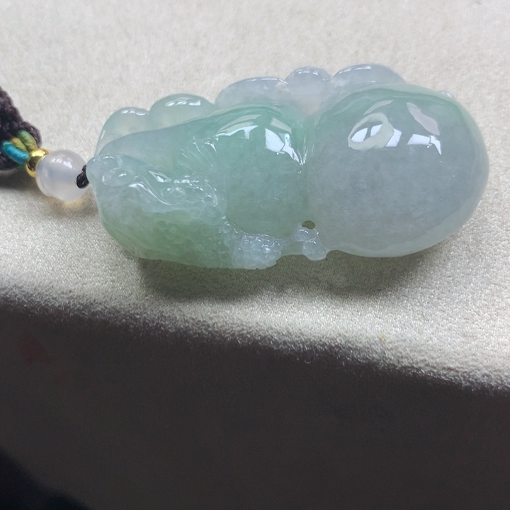 翡翠颈饰未镶嵌吊坠