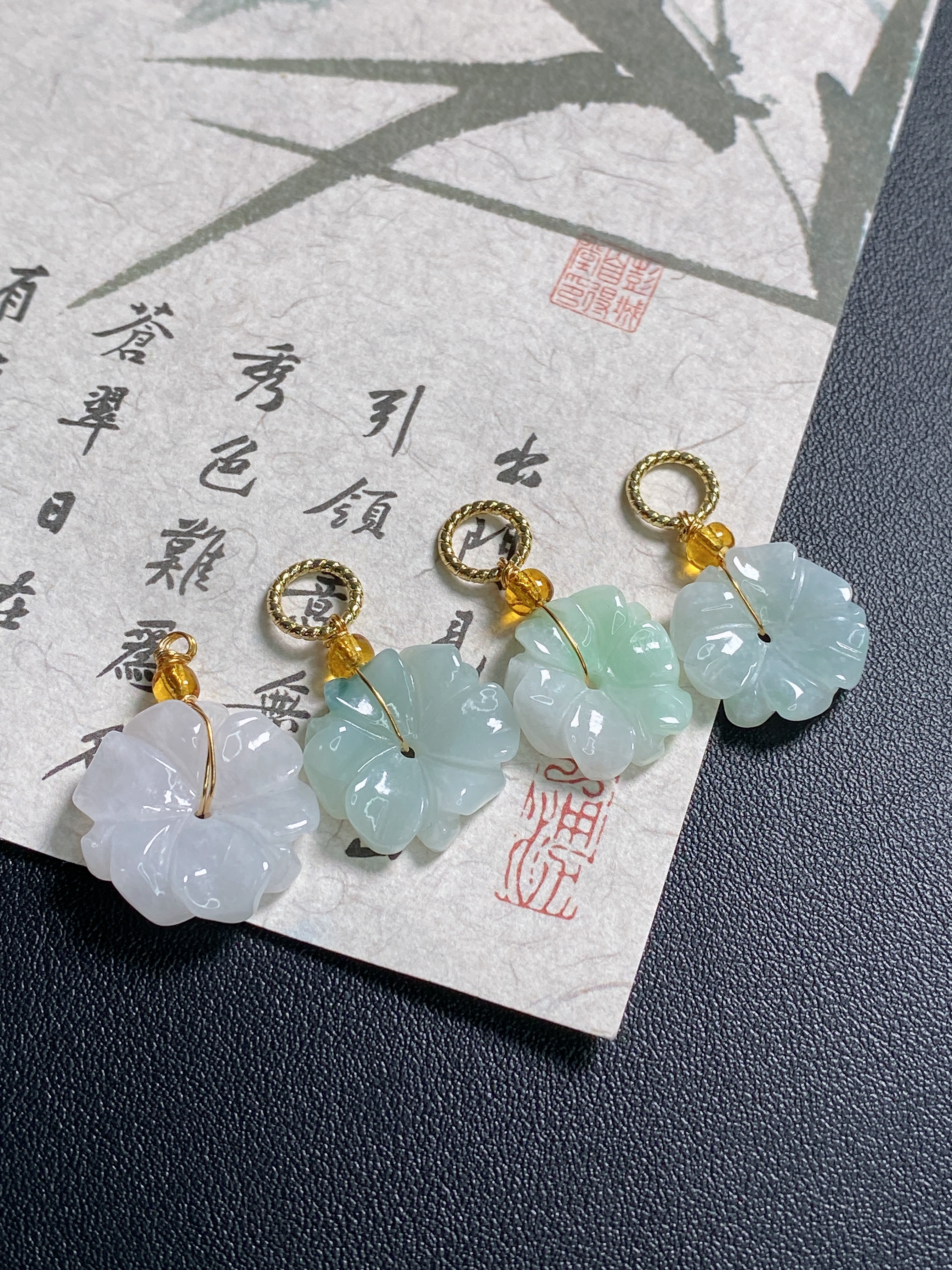 天然缅甸翡翠A货，冰种小花朵14K圆圈扣气质手工精美