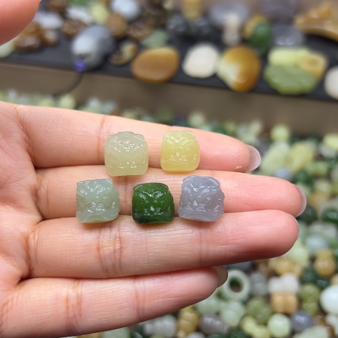 和田玉未镶嵌颈饰98一个多样性发其一