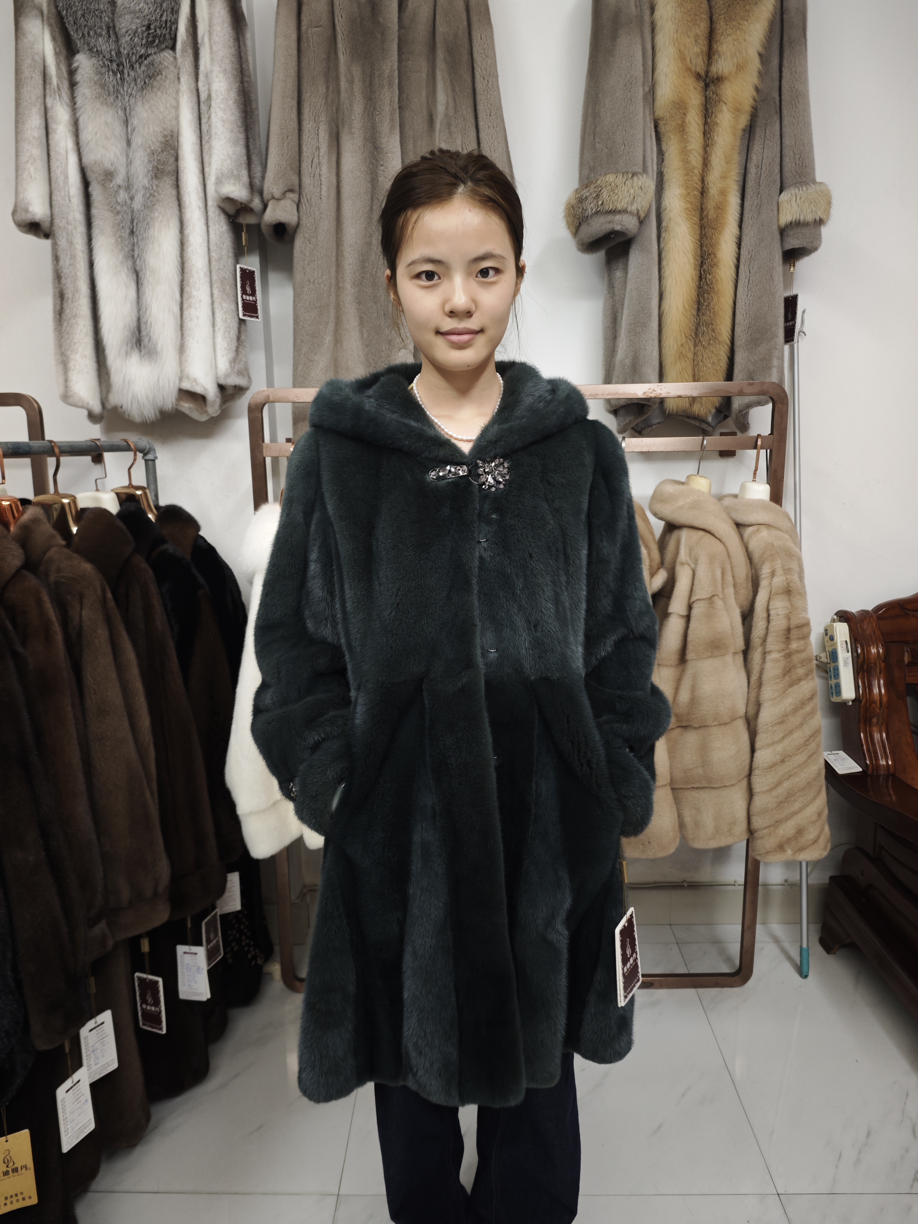 25新款青绿色带帽长款女外套水貂大衣