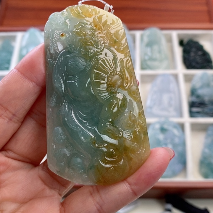 颈饰未镶嵌翡翠太**猫翡翠