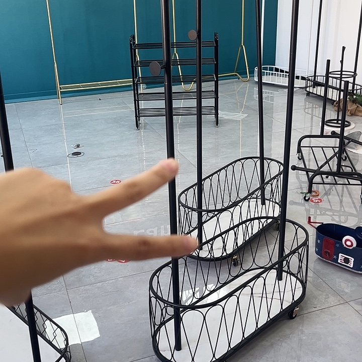 @***见镜头前这2个衣帽架