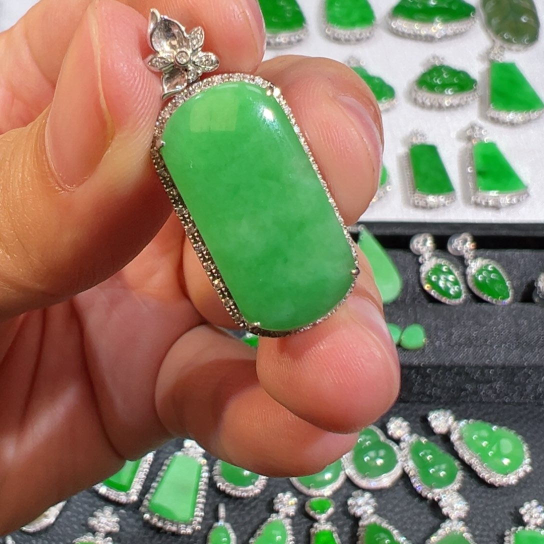 【闪购商品】翡翠18K金镶嵌吊坠(不含链)