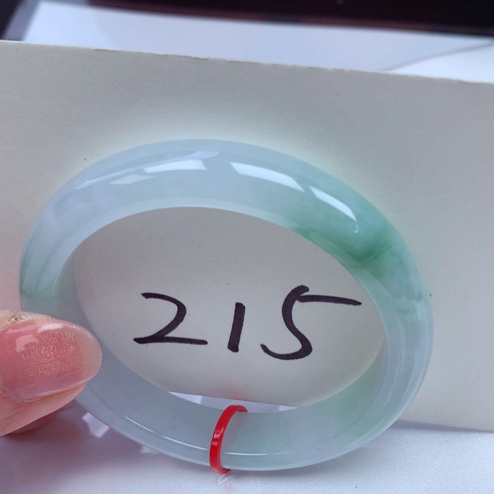 翡翠手镯未镶嵌翡翠