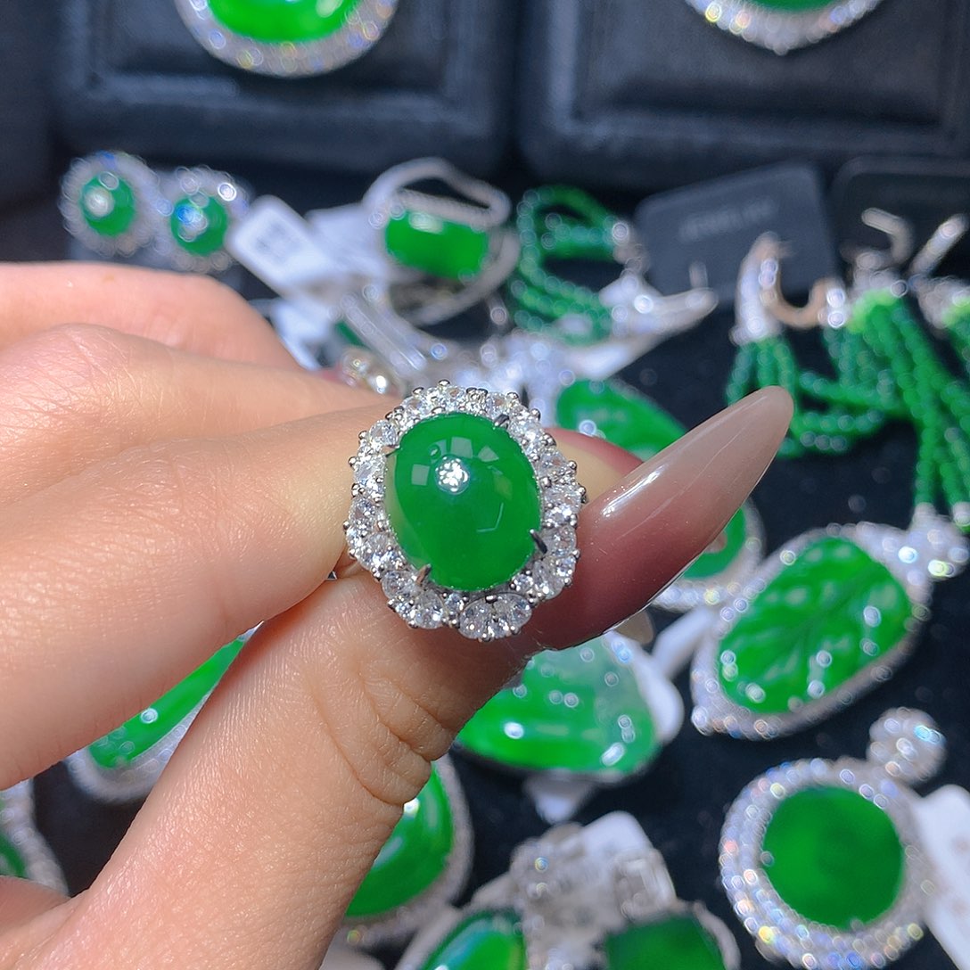 翡翠颈饰银S925镶嵌翡翠