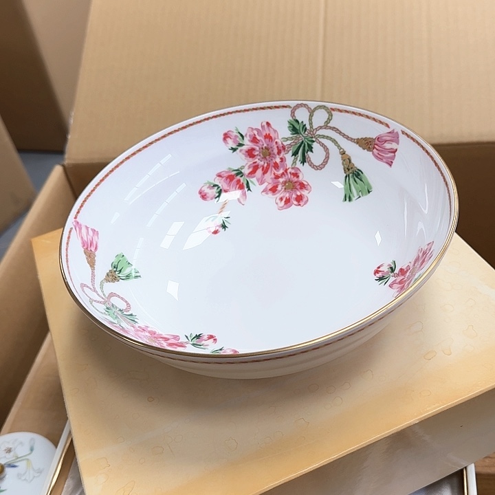 精品瓷器。          
