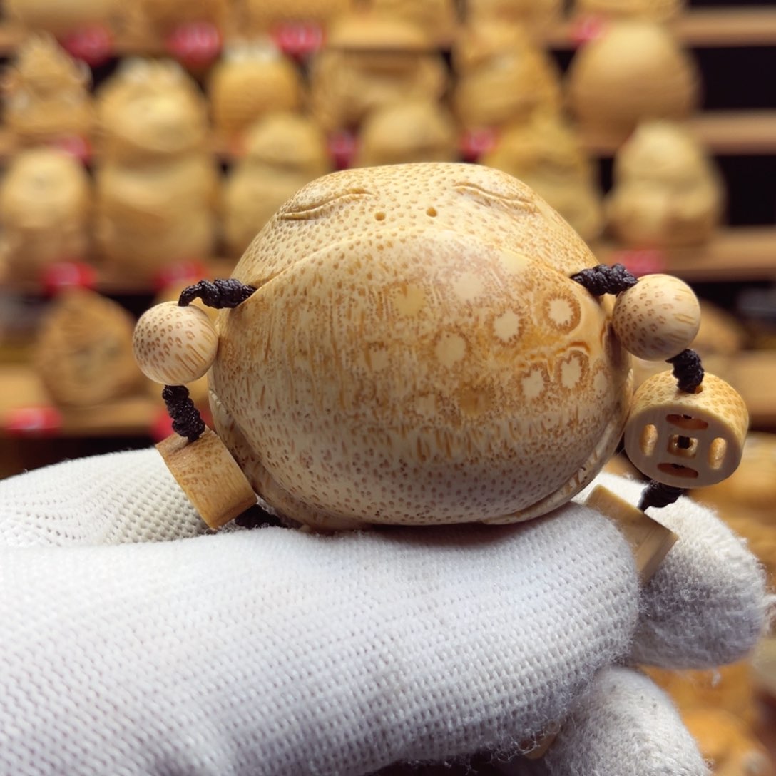 竹竹根雕金蟾手把件