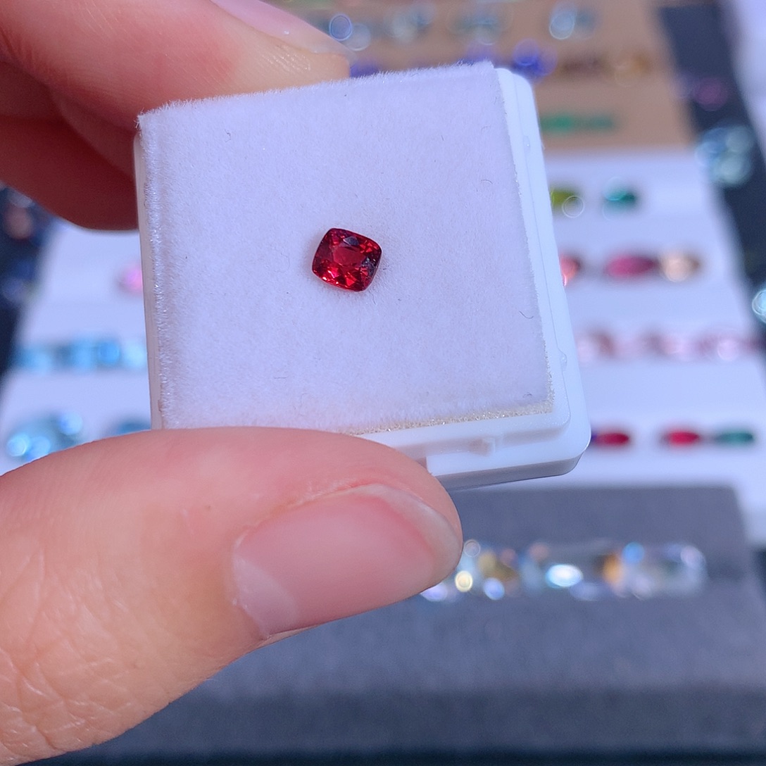 尖晶石裸石未镶嵌0.355ct