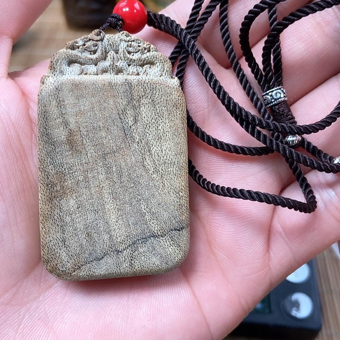 沉香吊坠正区达拉干351牌平安无事牌