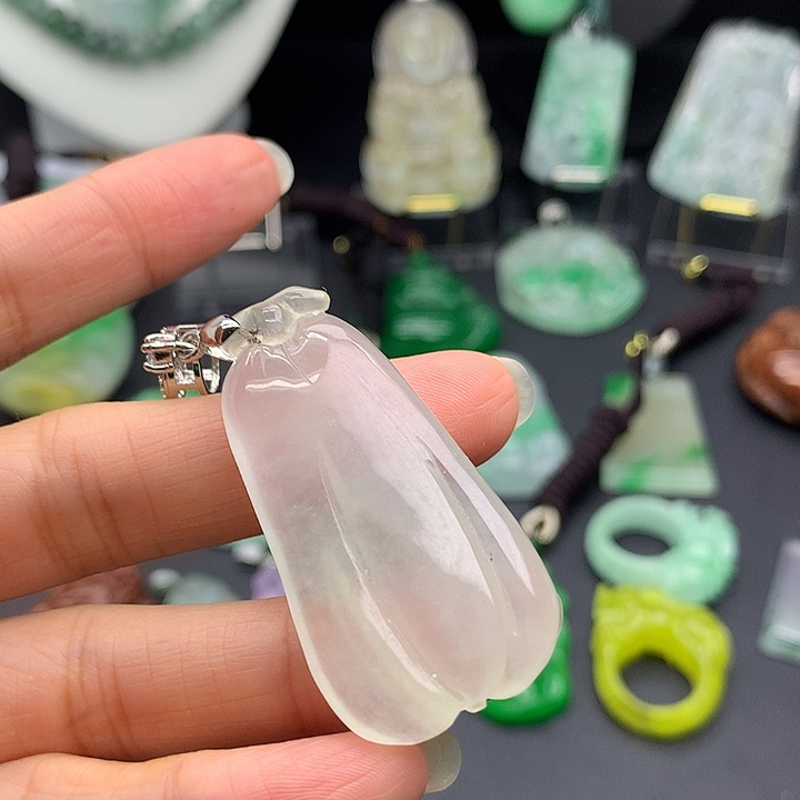 翡翠未镶嵌吊坠(赠链)