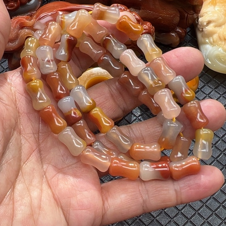 石英质玉（黄龙玉）颈饰合金