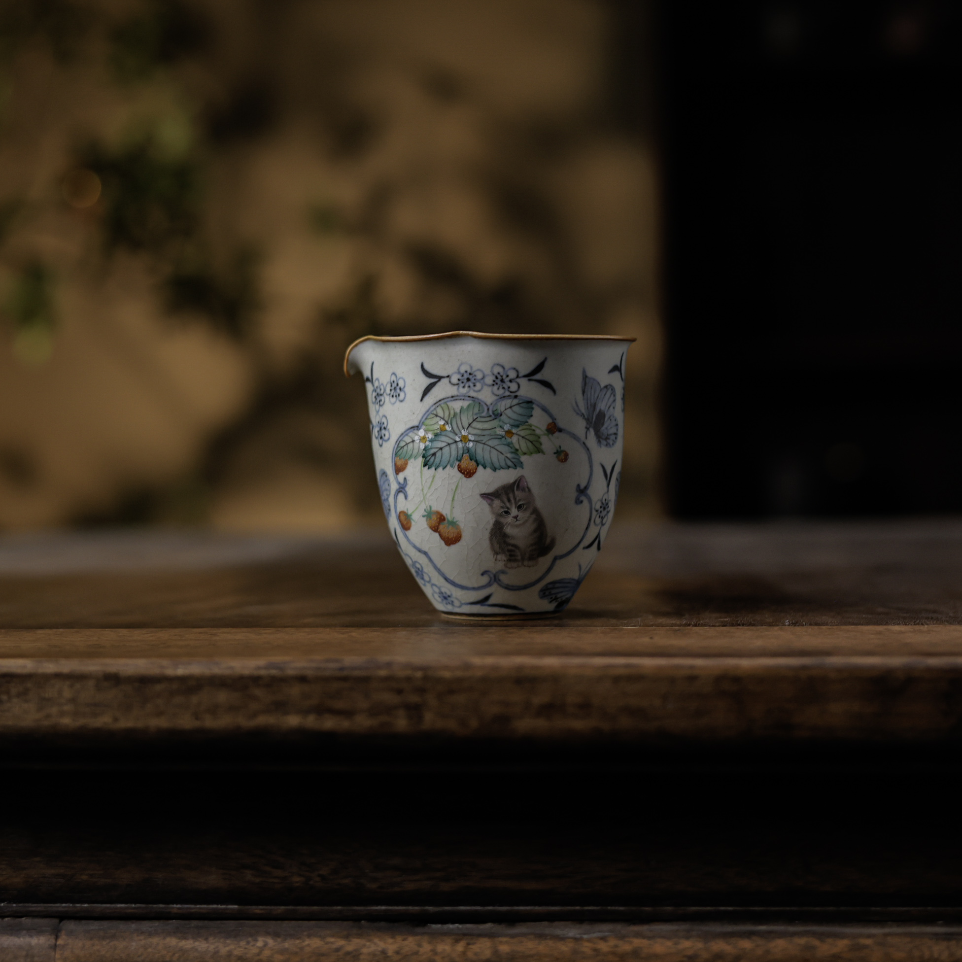 【小田甄陶】开窗猫咪草莓-朴云堂-花口公道杯（朴公道0050）